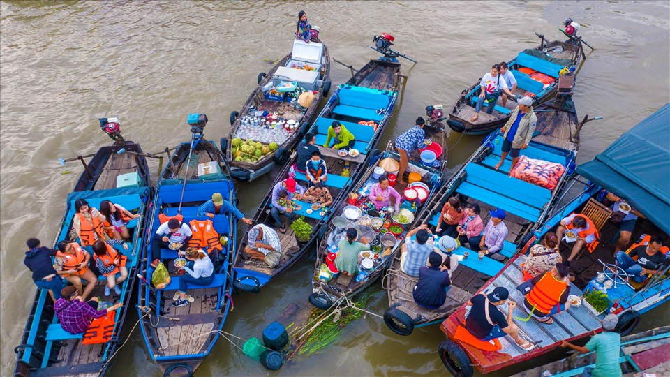 Độc đáo chợ nổi trên bến dưới thuyền