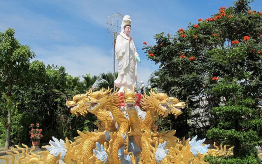 Tien Chau Pagoda is the oldest temple in Vinh Long