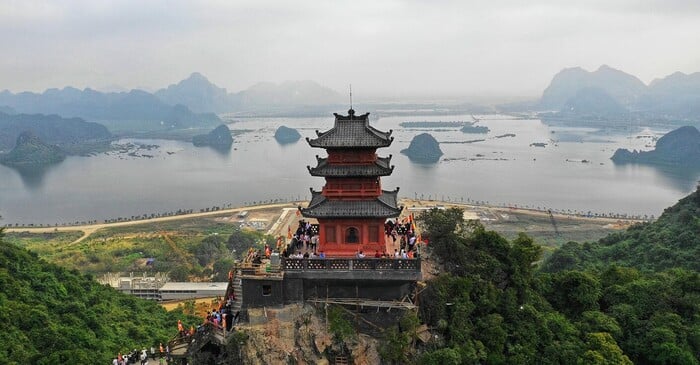 Perfume Pagoda.