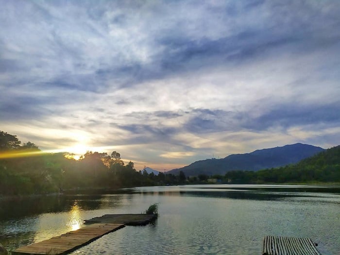 Xanh Lake - A green gem in the heart of Da Nang city