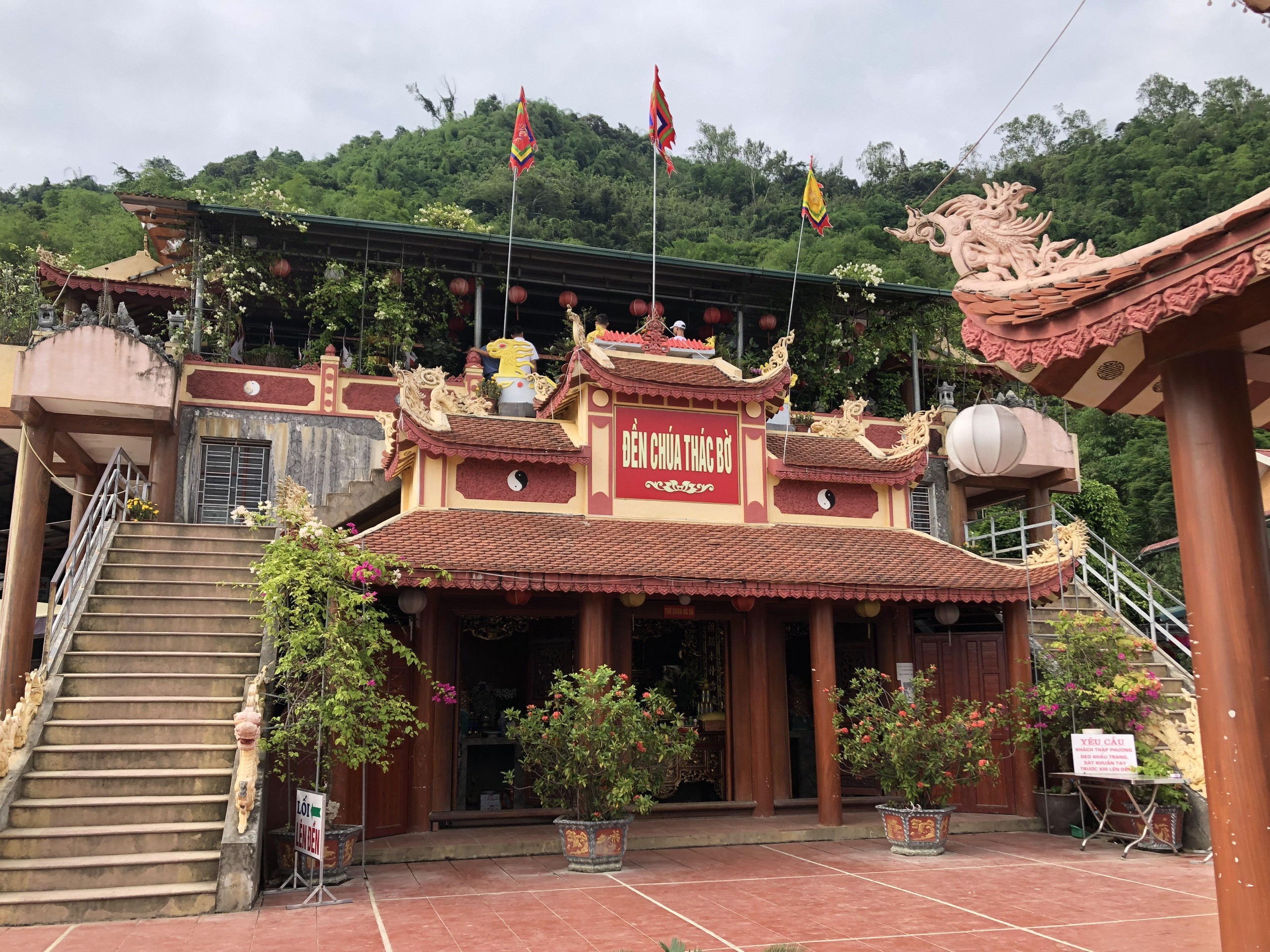 Ba Chua Thac Bo Temple