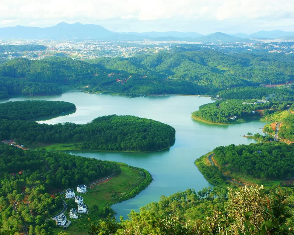 Tuyen Lam Lake