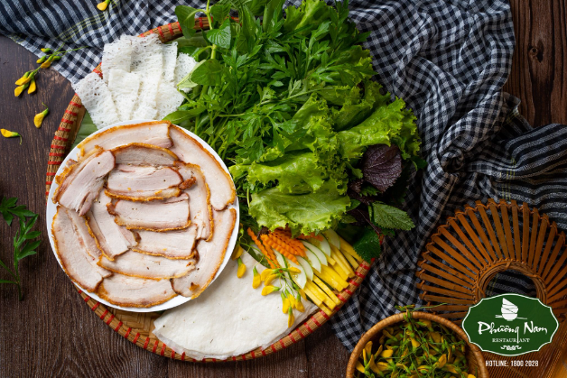 Dew-dried rice paper rolled with wild vegetables and roasted pork belly