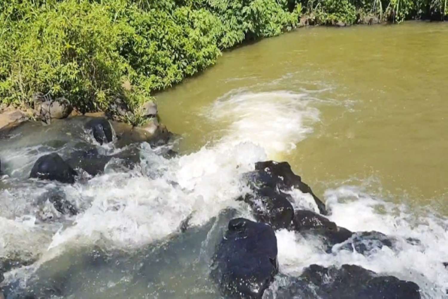 Ba Chu Pah Waterfall Lake