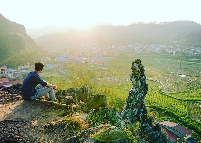 From To Thi mountain, you can see the entire panorama of Lang Son city.