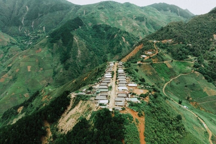 来到安沛，有宁静的Cu Vai村，云雾缭绕，群山环绕，宛如童话