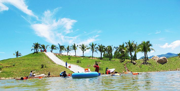 Suoi Lam Lake