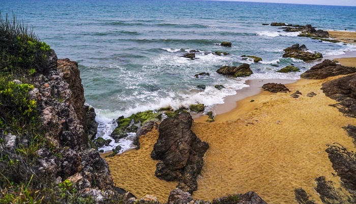 含龙海滩