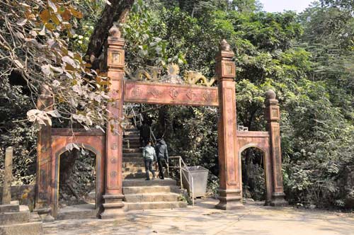 Hang Chua and Hang Pagoda