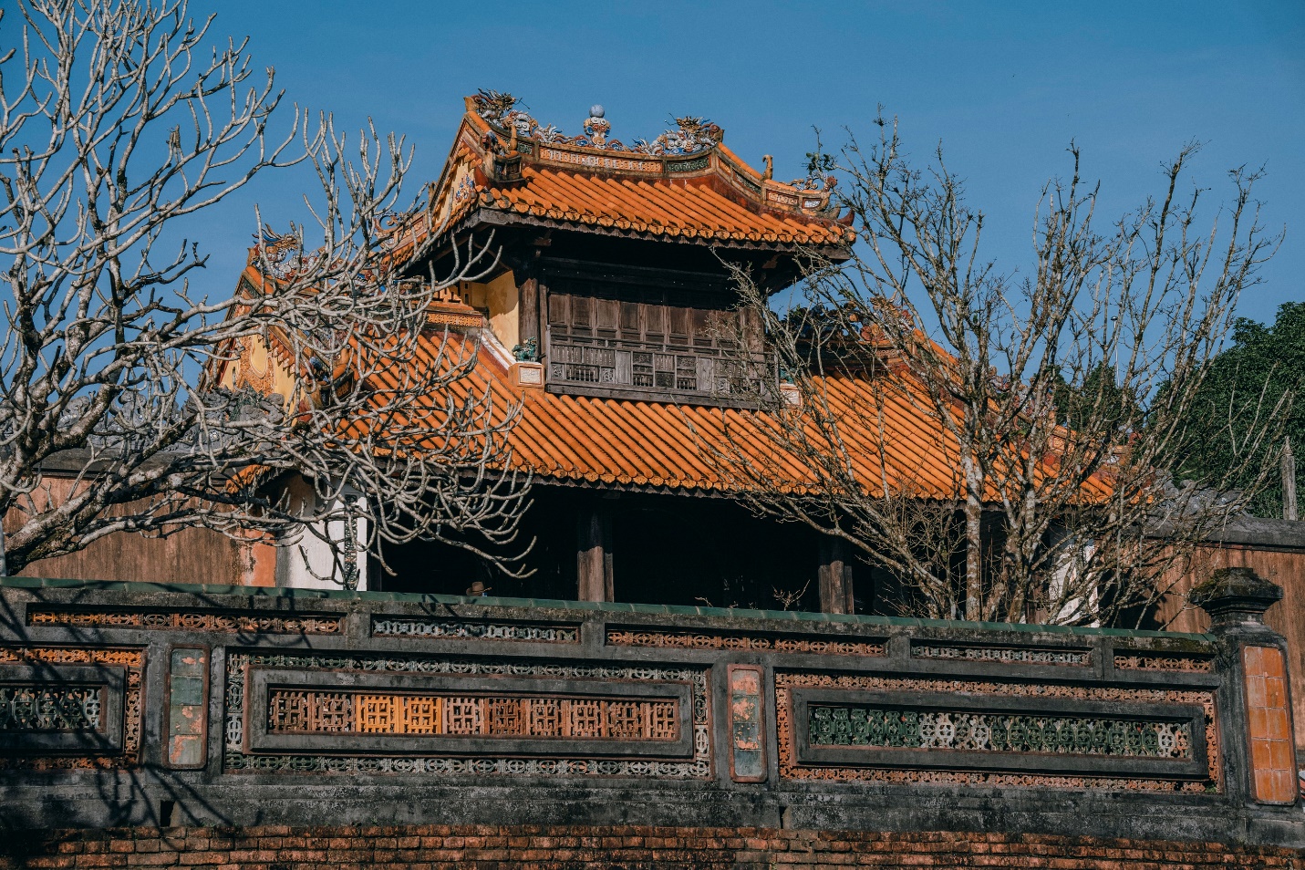 Admire the beautiful natural painting at the mausoleum of the Nguyen Dynasty king