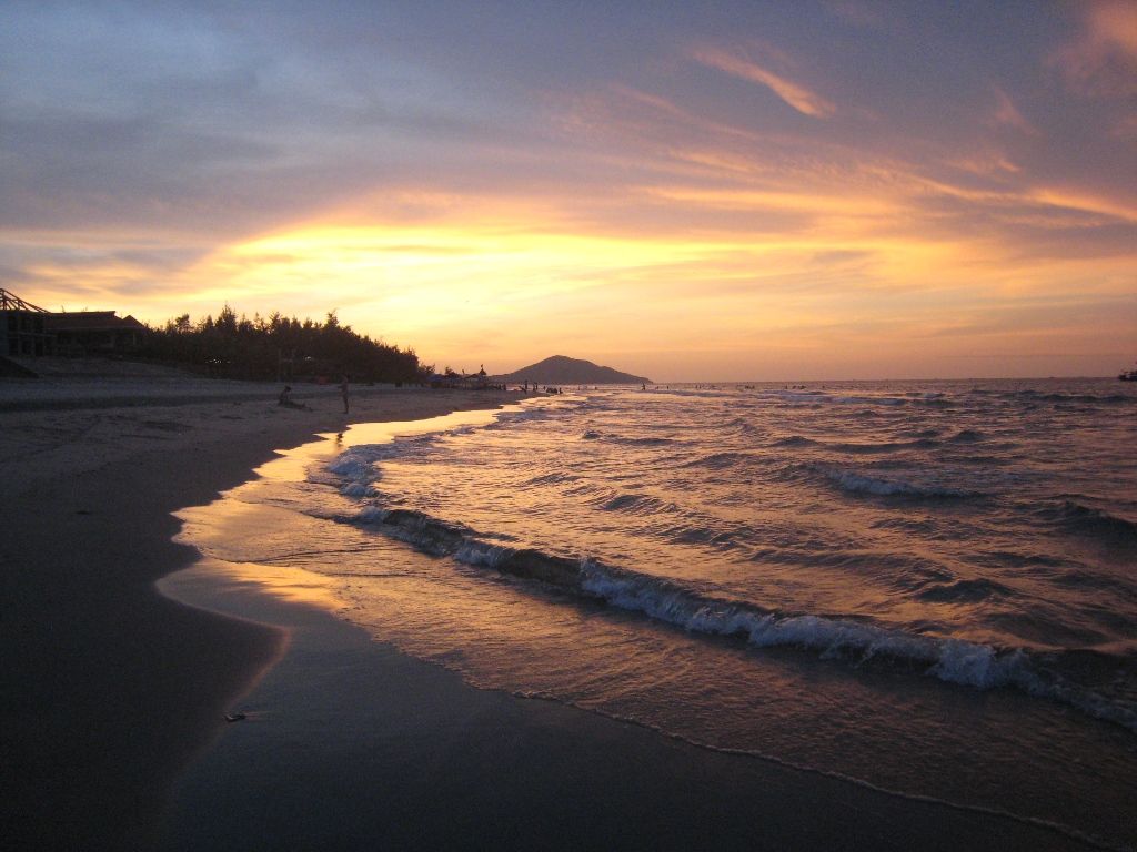 Dawn on Lang Co beach