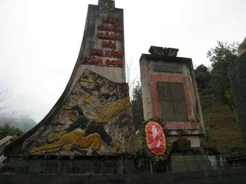 Monument to Trieu Phuc Lich