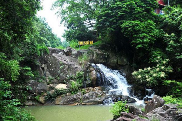 Suoi Mo Temple