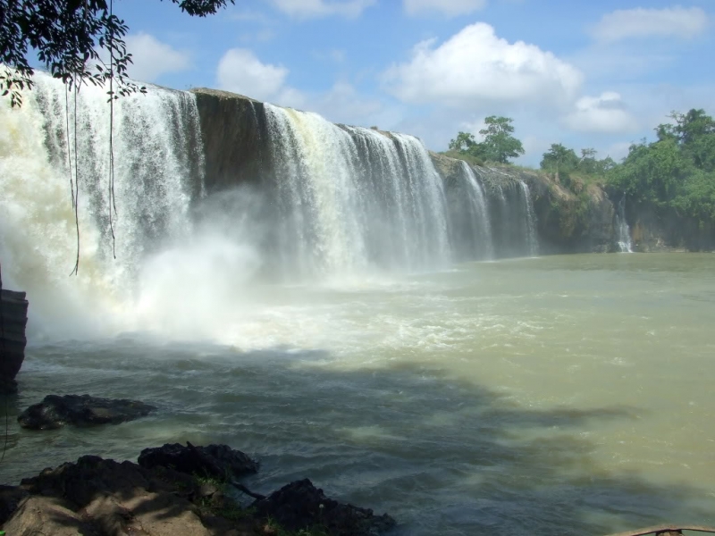 The beauty of Standing Waterfall in the morning