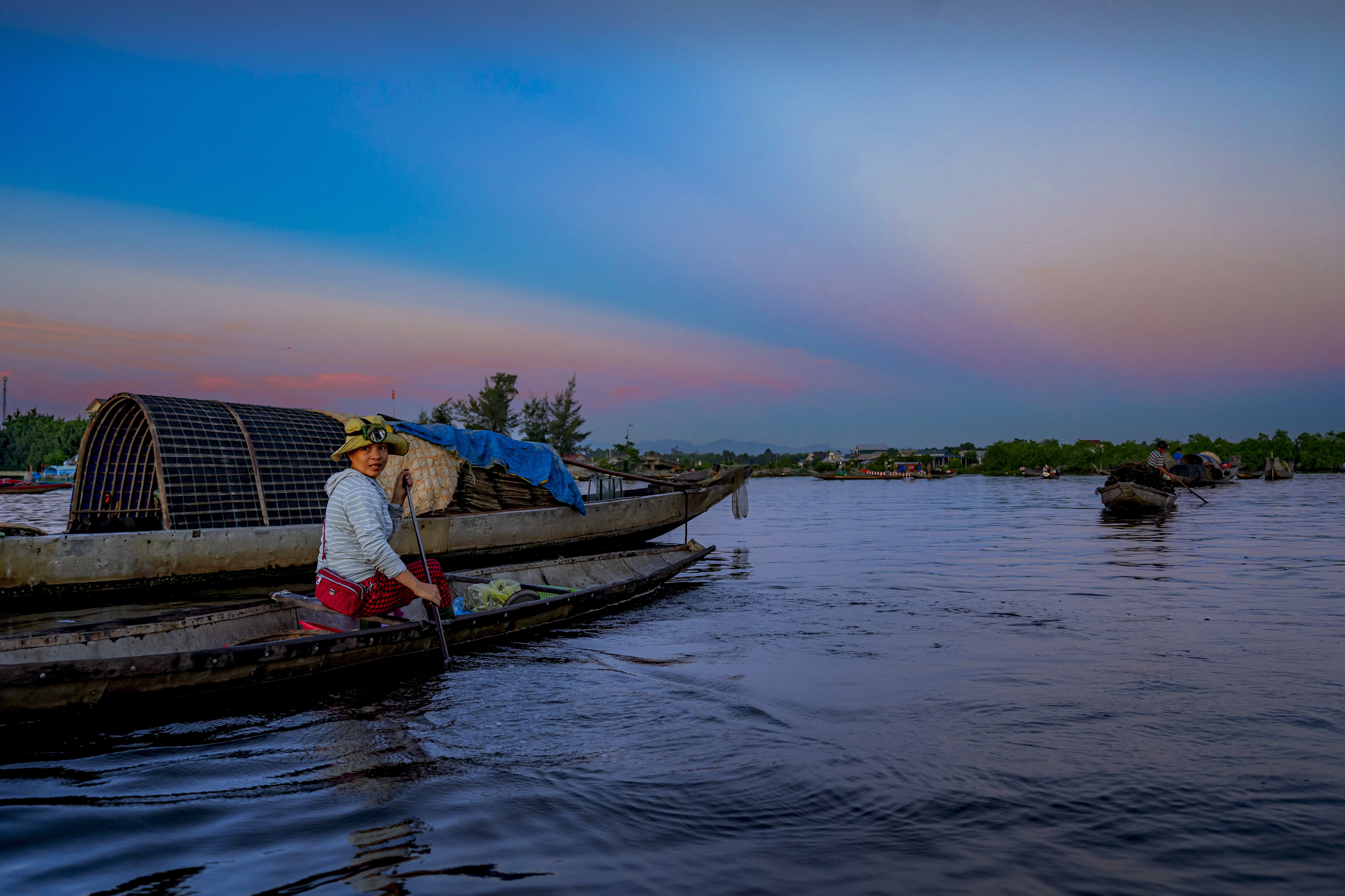 Dawn on Tam Giang La floating market