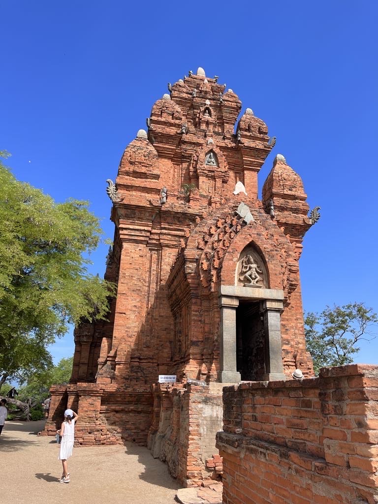 Tháp Pô Klong Garai – Biểu tượng tâm linh đặc sắc của người Chăm Ninh Thuận