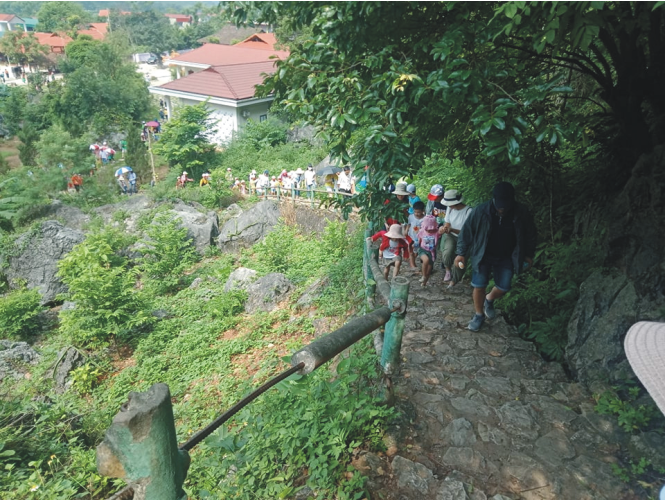 The way up to discover Phoenix Cave