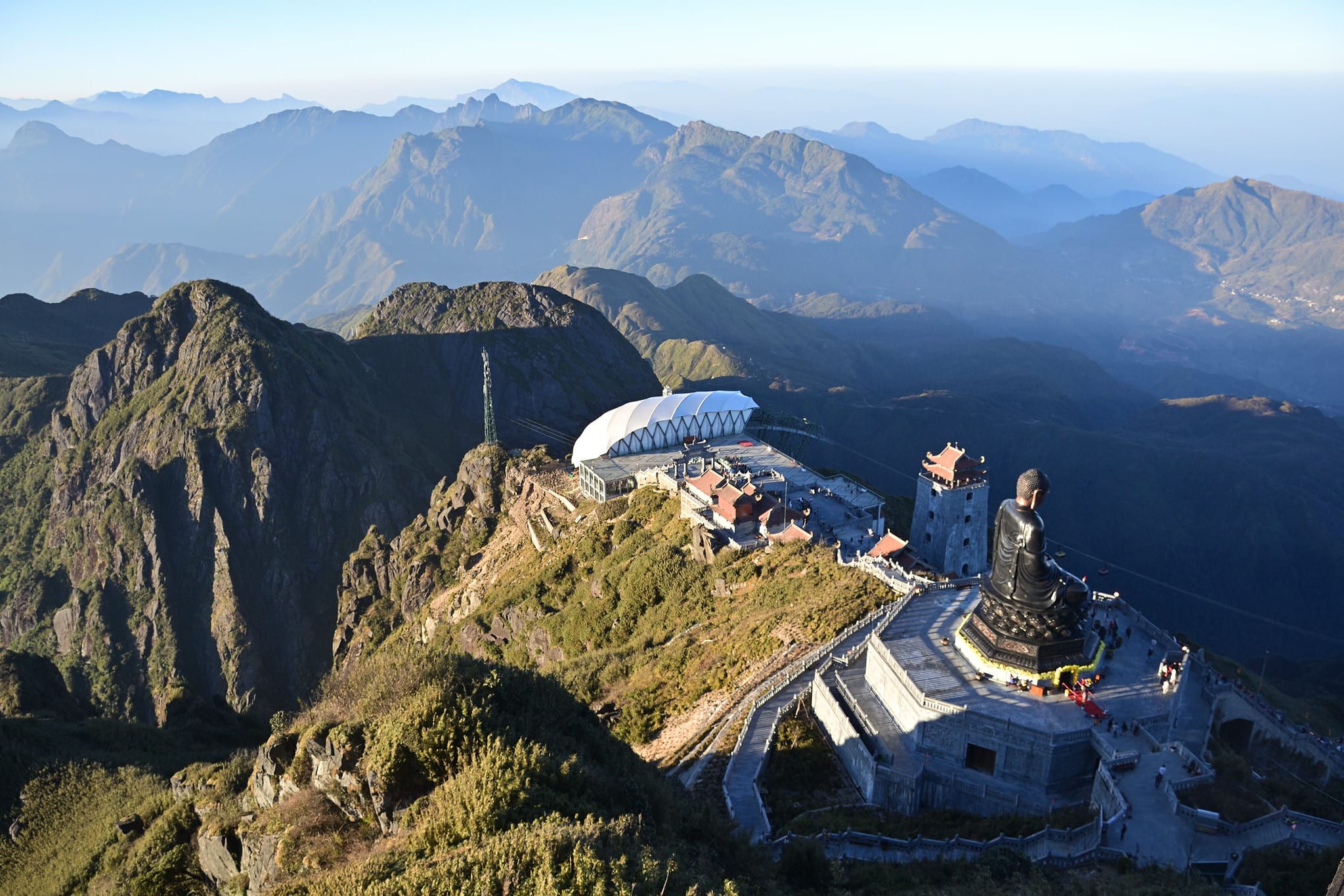 Everywhere the sun is hot, tourists invite each other to Fansipan to cool off