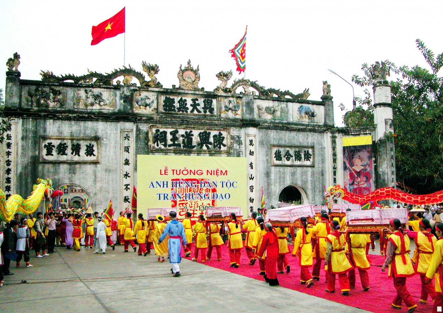 Kiep Bac Temple Festival