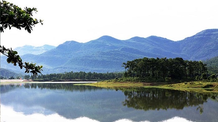 Hồ Yên Trung.