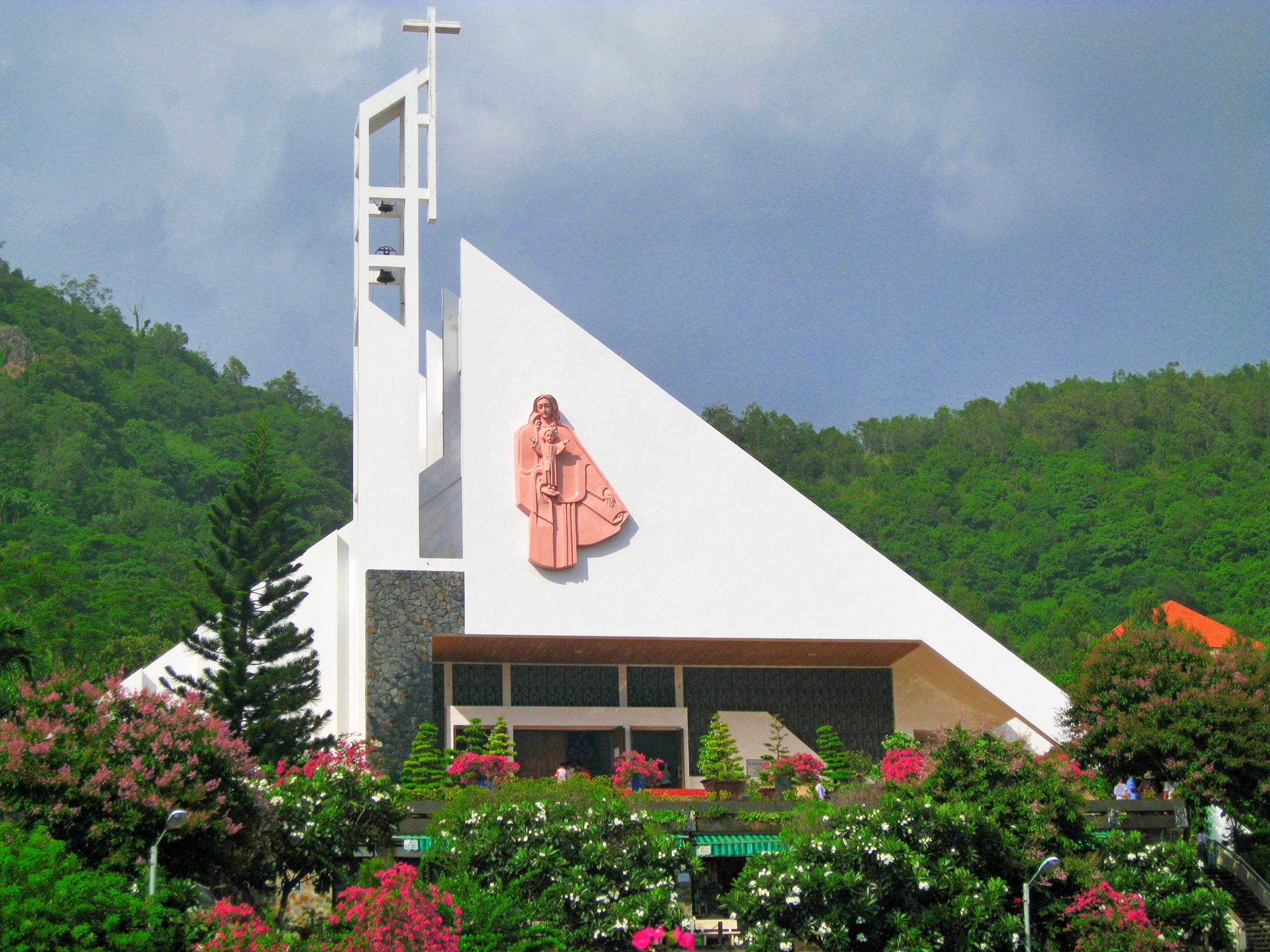 Temple of Our Lady of Bai Dau