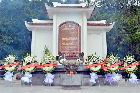 Dong Loc T-junction - A place to commemorate and offer incense to the heroes