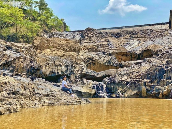 The majestic beauty of the million-year-old stone beach in Gia Lai