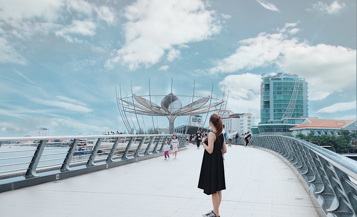 Ninh Kieu pedestrian bridge