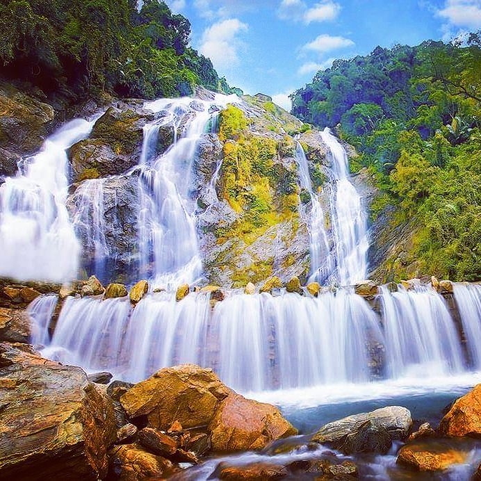 Explore Minh Long white waterfall