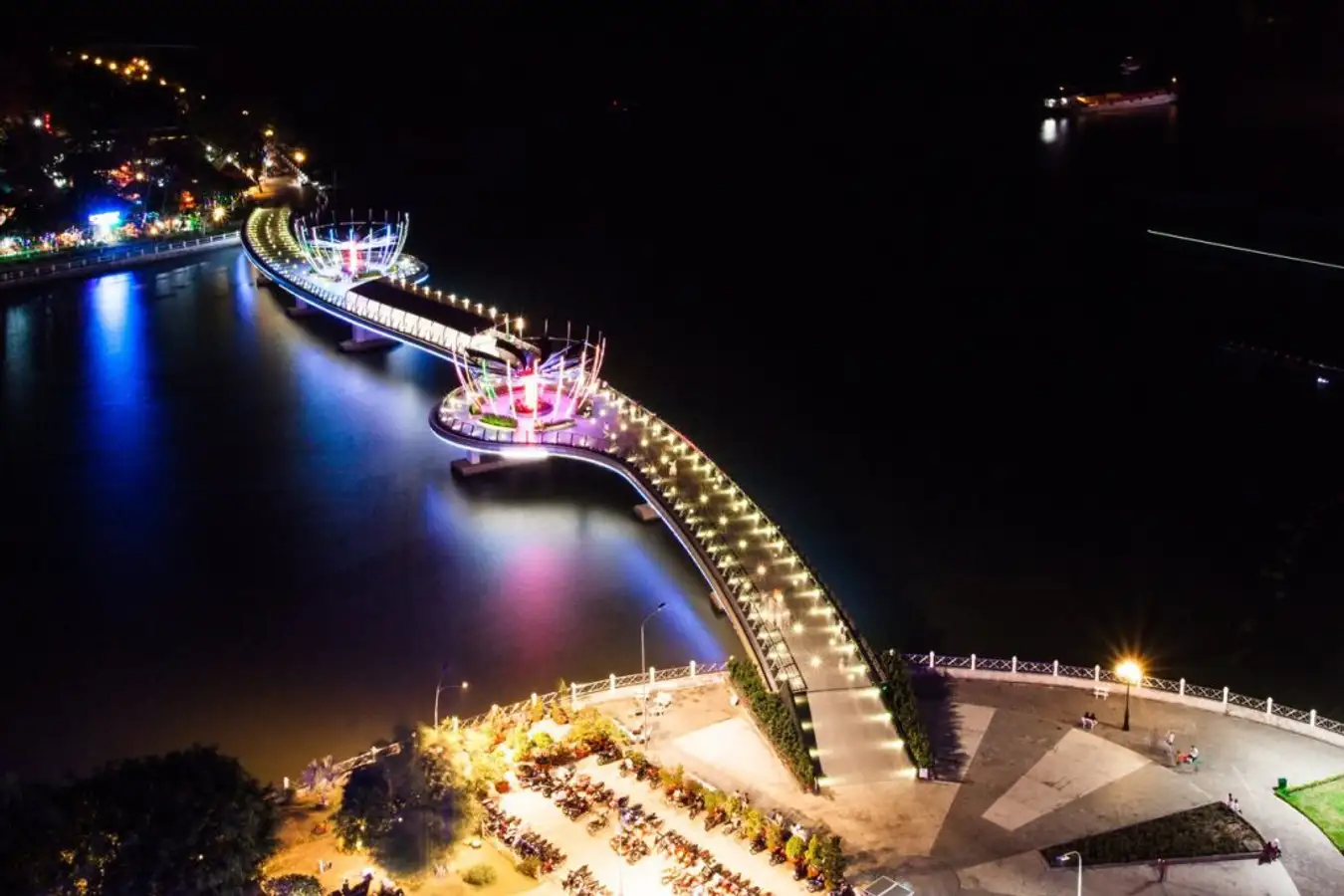 Ninh Kieu pedestrian bridge