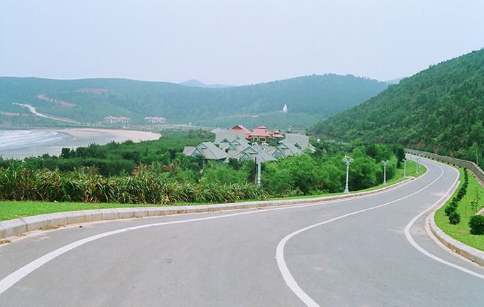 Super beautiful road at Bai Lu