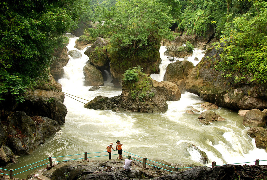 Dau Dang Waterfall