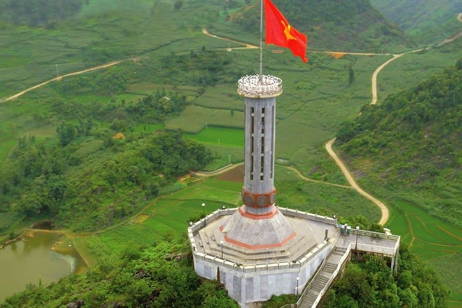 Lung Cu Flagpole