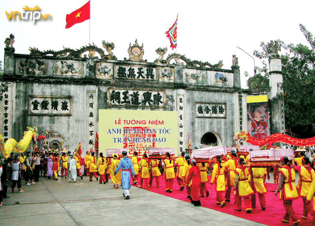 Festival at Con Son - Kiep Bac relic site