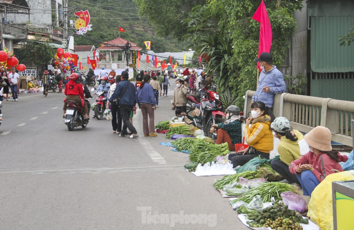 Phiên chợ đặc biệt mỗi năm chỉ họp 1 lần vào mùng 1 Tết