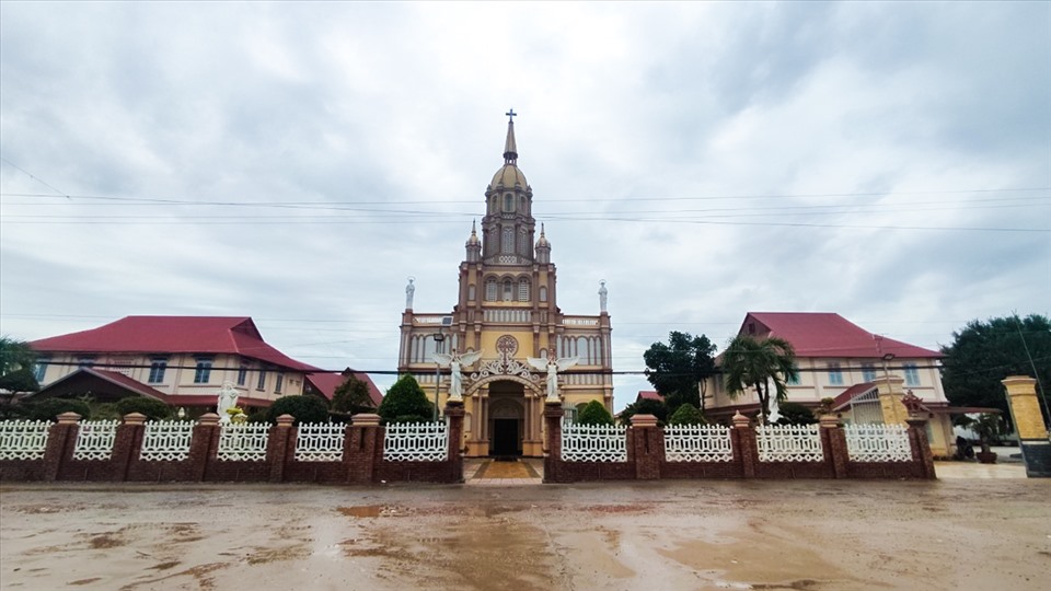 Cu Lao Gieng 大教堂（Dau Nuoc 家族大教堂）是您到安江旅游时一定要打卡的地方。