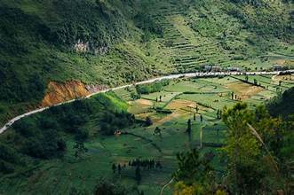 Lo Lo Chai - A fairy tale village at the beginning of the Fatherland