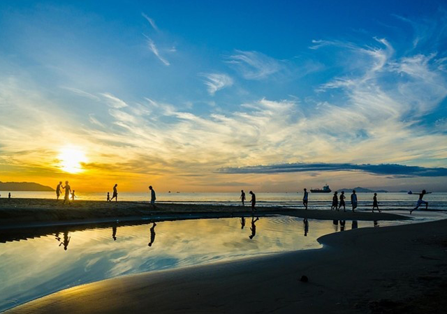 Sunrise on My Khe beach