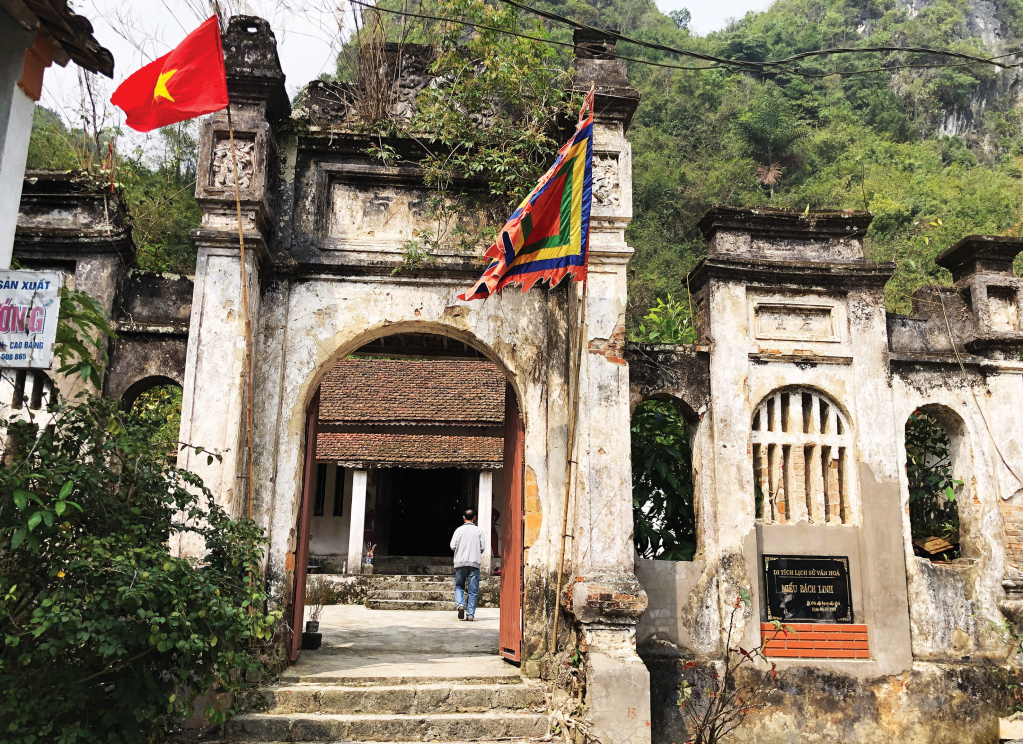 Bach Linh Temple.