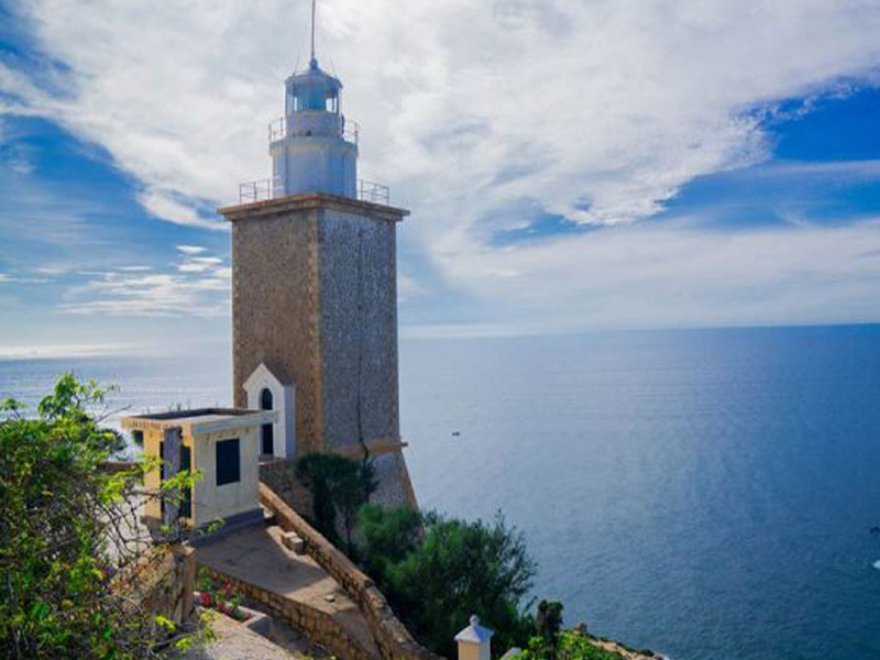 Conquering Mui Dinh Lighthouse