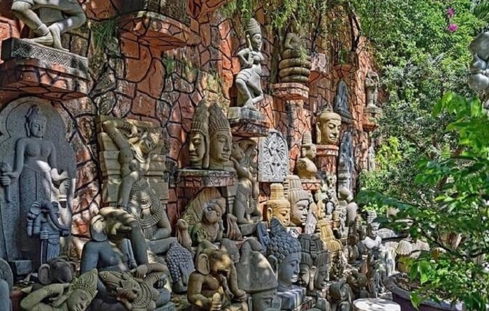 Non Nuoc stone carving village