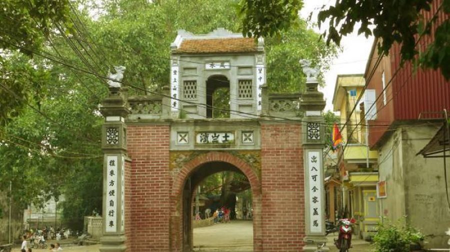 Van Ha village gate