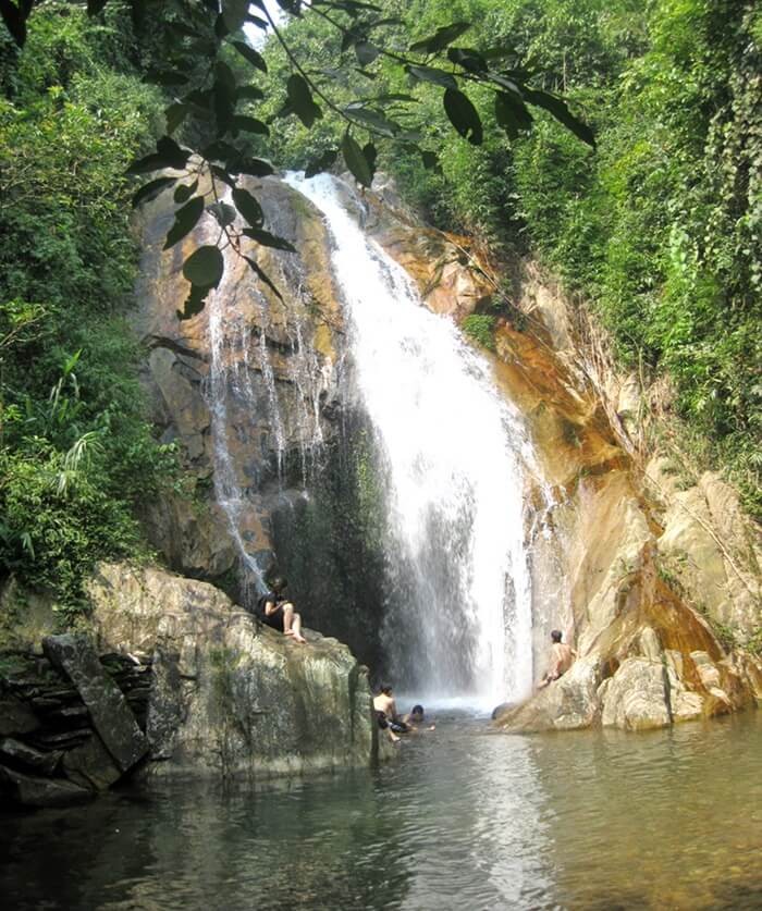 Van Mo waterfall (Waterfall hut)