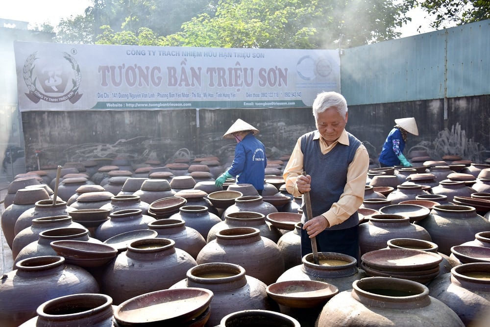 Làng nghề tương Bần Yên Nhân.