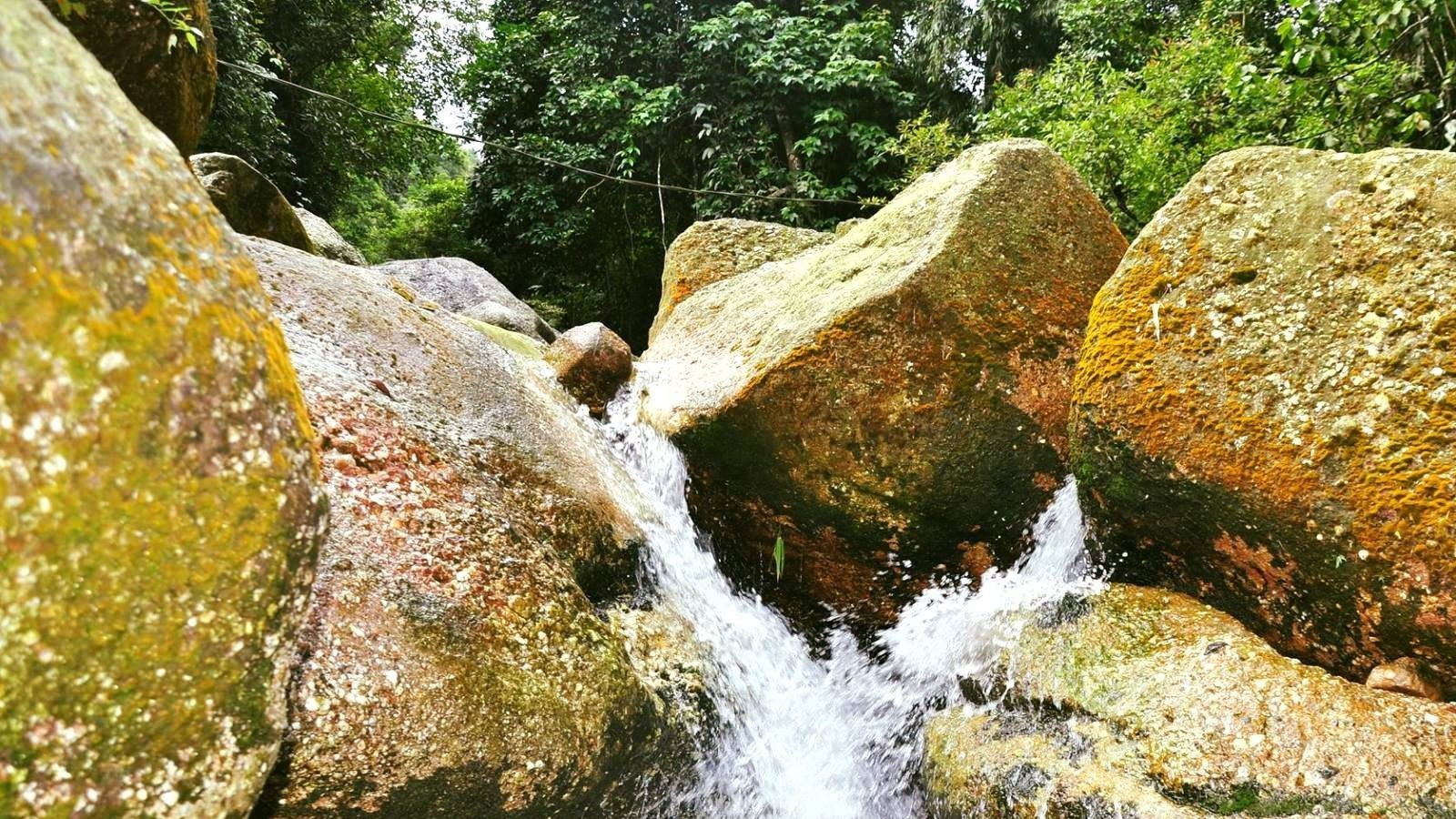 Hang Gong - Khe Nuong Strawberry Waterfall.