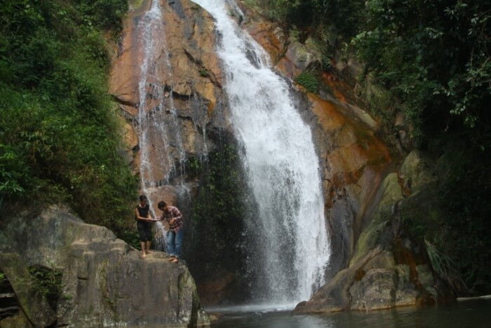 Van Mo waterfall (Waterfall hut)