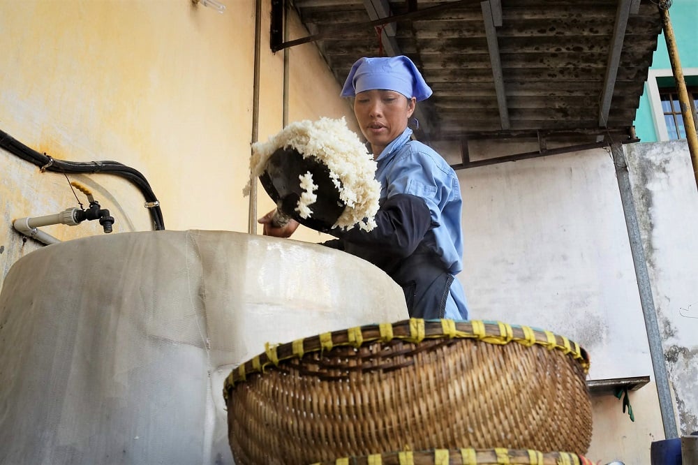 Để có những bát tương vàng ươm, thơm nức đòi hỏi nhiều kinh nghiệm, kỹ thuật của người nấu và bí quyết của từng gia đình