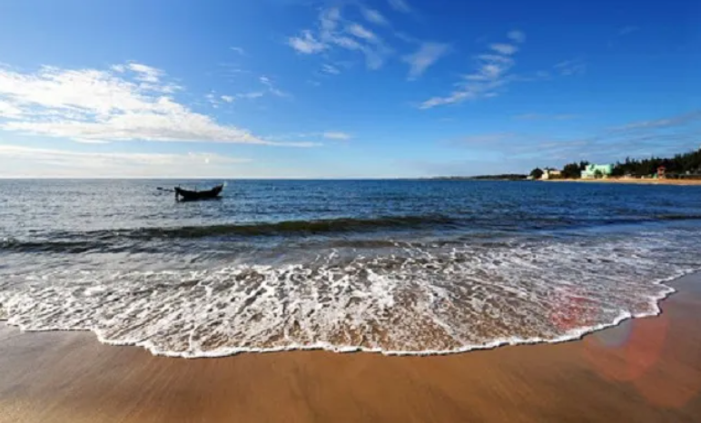 Quat Lam Beach是Nam Dinh海岸线最长的海滩