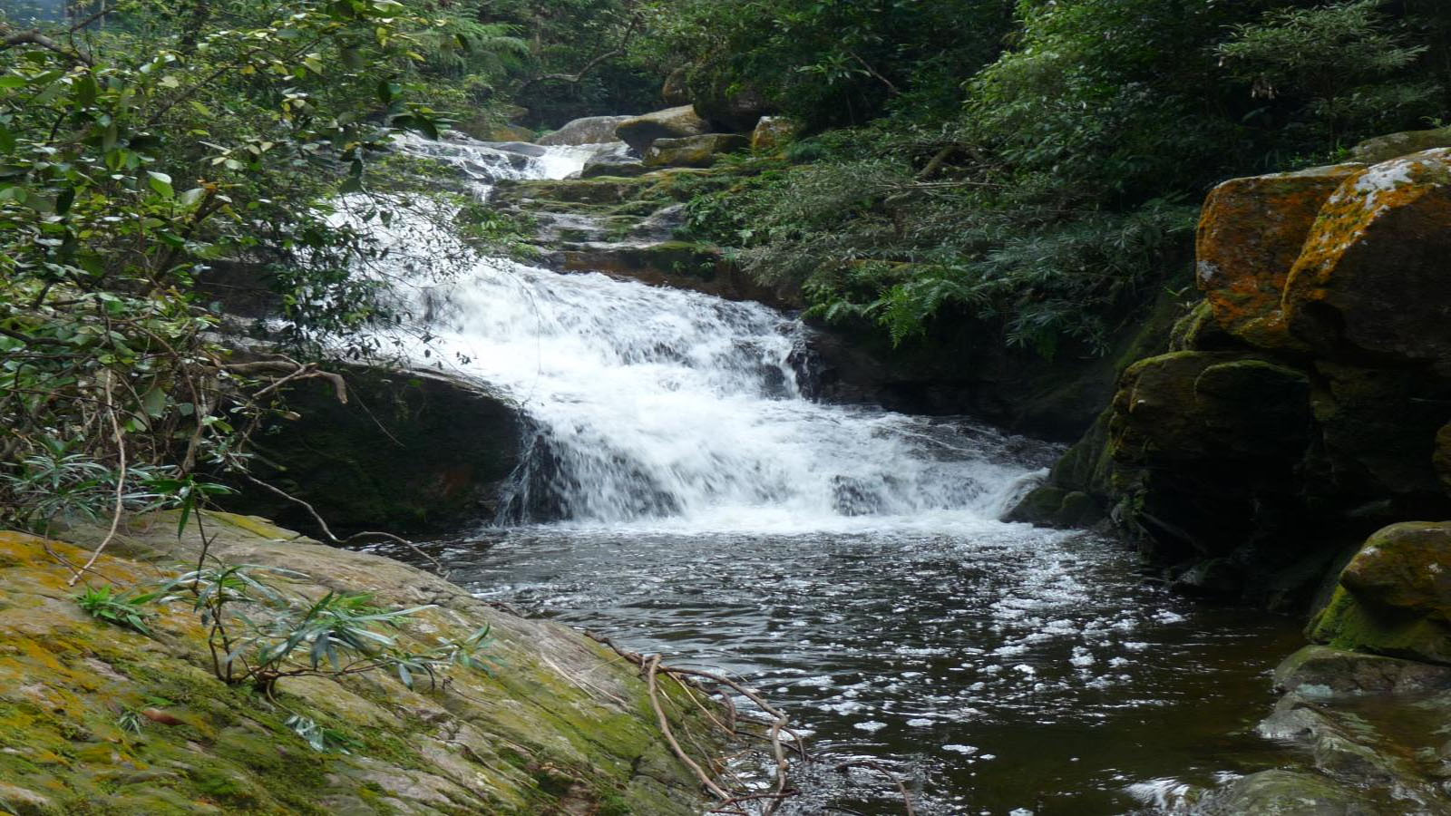 Hang Gong - Khe Nuong Strawberry Waterfall.