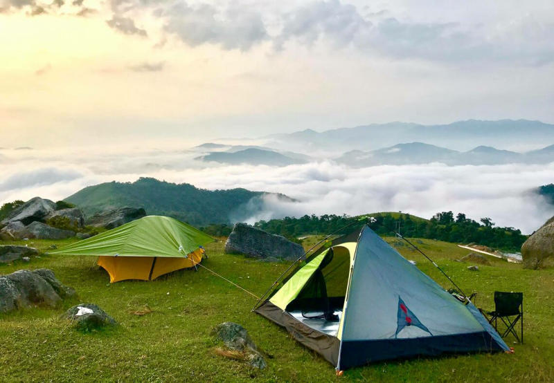 Camping and participating in team building activities is also an attractive experience that you cannot ignore when coming to the Cao Cao plateau.